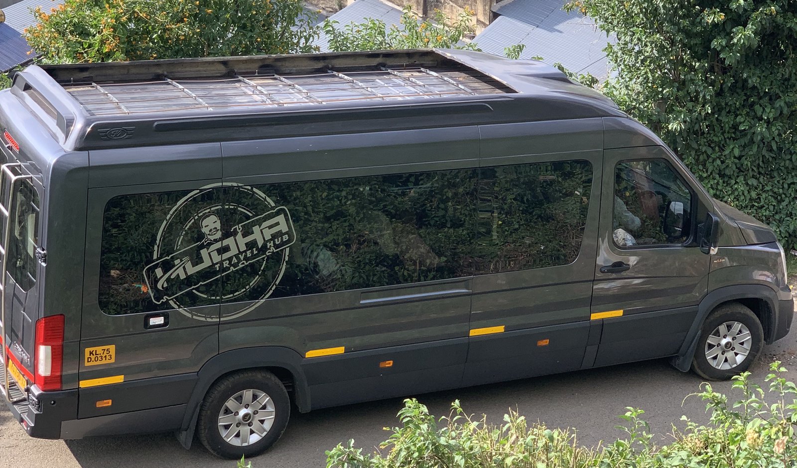 Hudha tourist bus